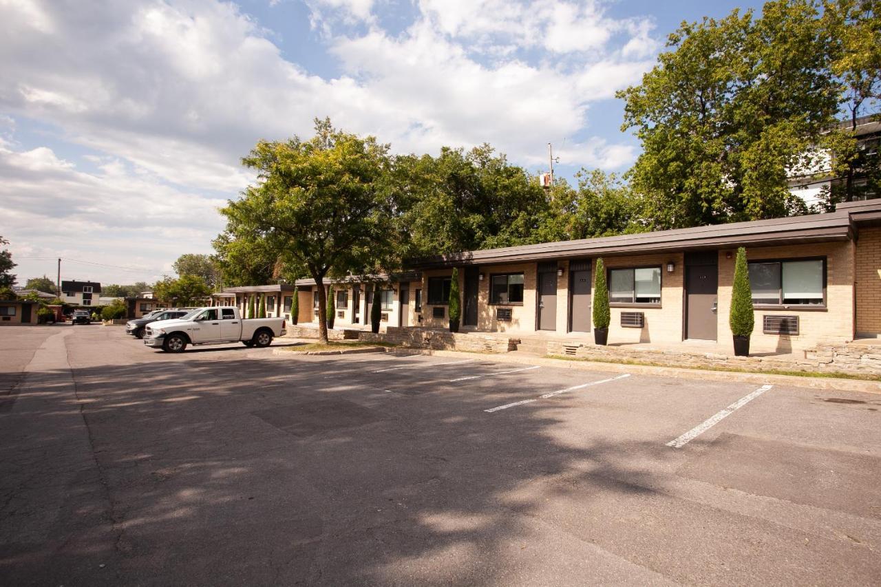 Motel Newstar 拉瓦尔 外观 照片