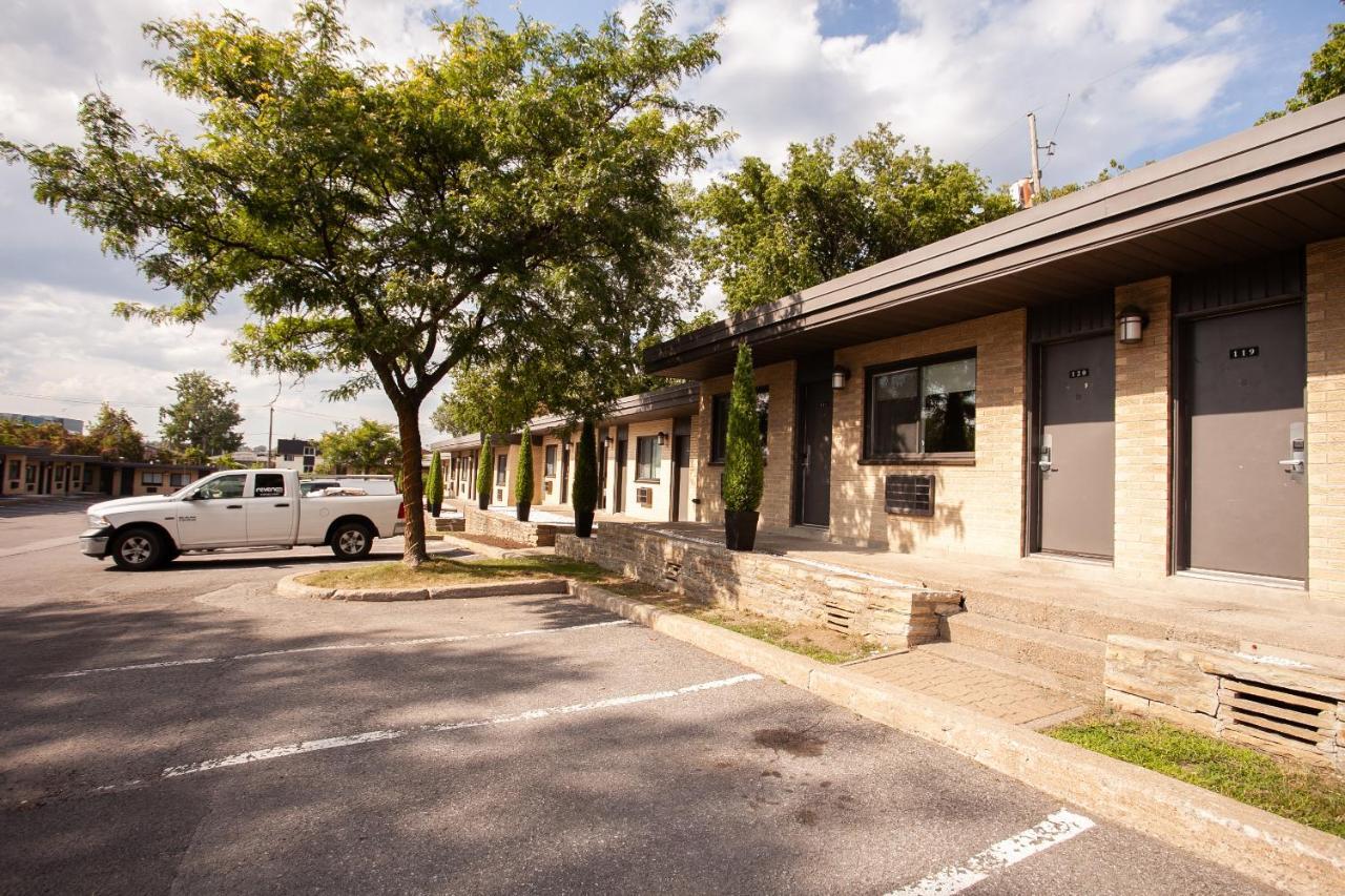 Motel Newstar 拉瓦尔 外观 照片